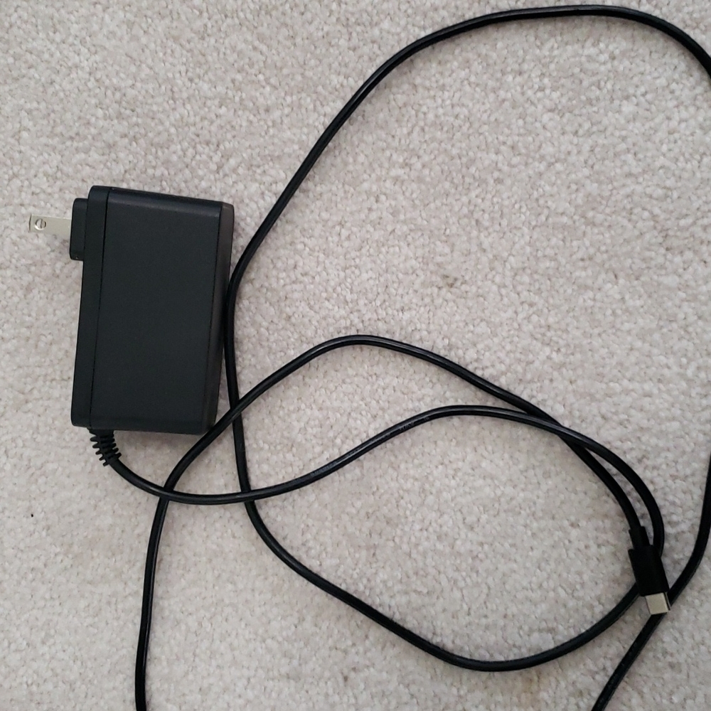 Used Nintendo Switch - Picture 4 of 10